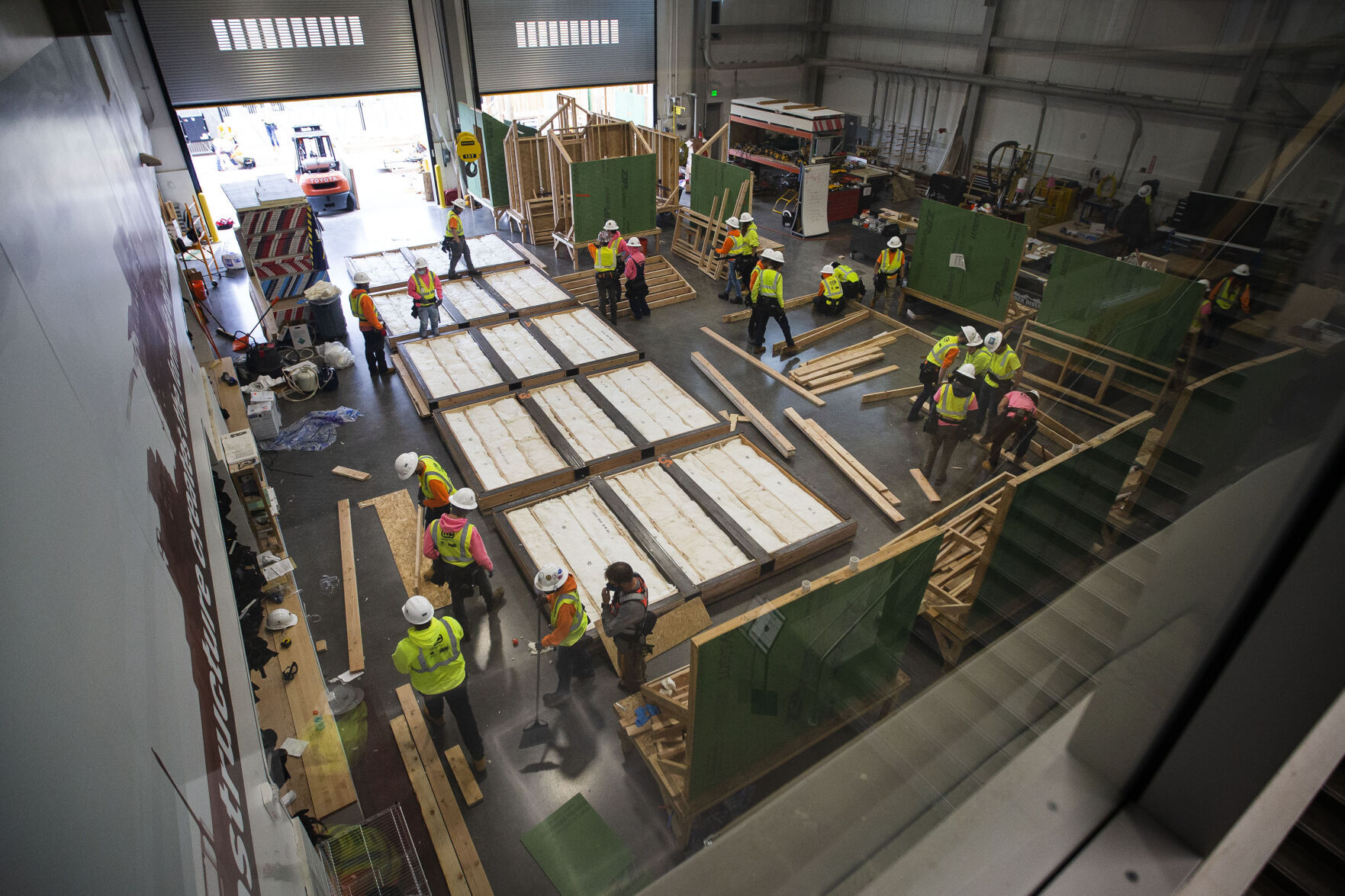 121021-news-TinyHomeConstruction04.JPG